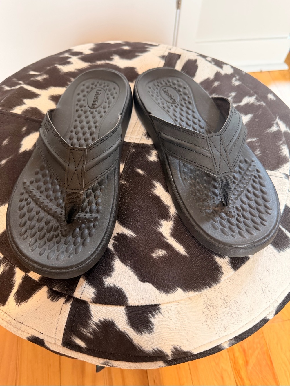 CROCS Men's Black Textured Massage-Style Flip-Flops